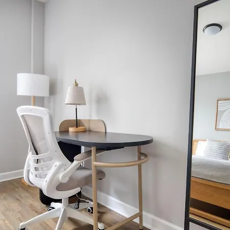 Lakeview 2br W Wd Nr Wrigley Field Chi-944 Chicago
