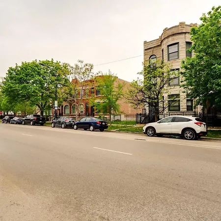 Apartment Pet-friendly Vacation Near Downtown Chicago