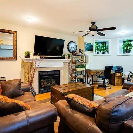 Pet-friendly Vacation Near Downtown Chicago