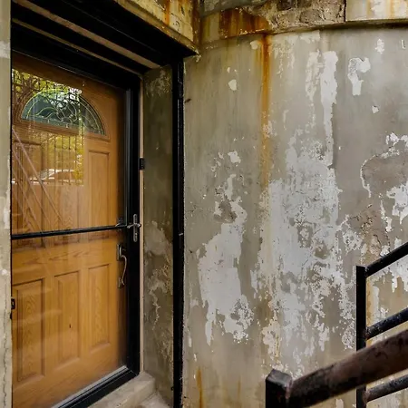 Apartment Pet-friendly Vacation Near Downtown Chicago