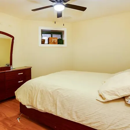 Apartment Pet-friendly Vacation Near Downtown Chicago