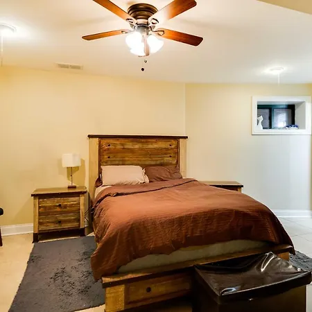 Pet-friendly Vacation Near Downtown Apartment