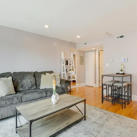 Apartment Urban Vacation Near Beach! *