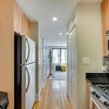 Apartment Urban Vacation Near Beach!