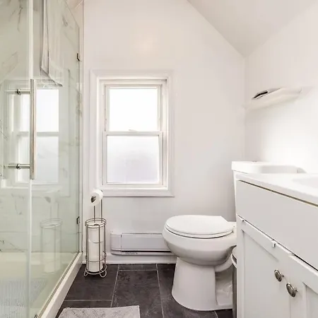 Light And Bright 3 Bedroom Duplex In Avondale, Apartment