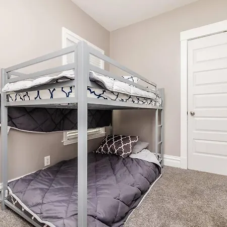 Apartment Light And Bright 3 Bedroom Duplex In Avondale,