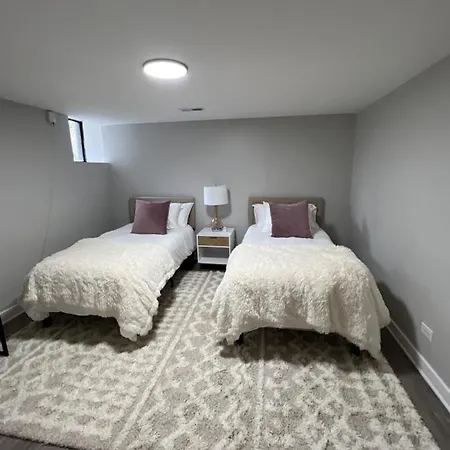 Modern 3 Bedroom Close To Downtown Chicago