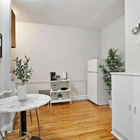 Inviting With Well-equipped Kitchen - Milwaukee 2f Apartment
