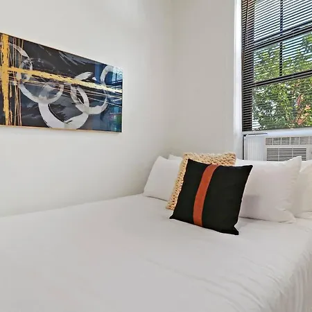 2-bedroom Cozy In Prime Location - Clark 2 *