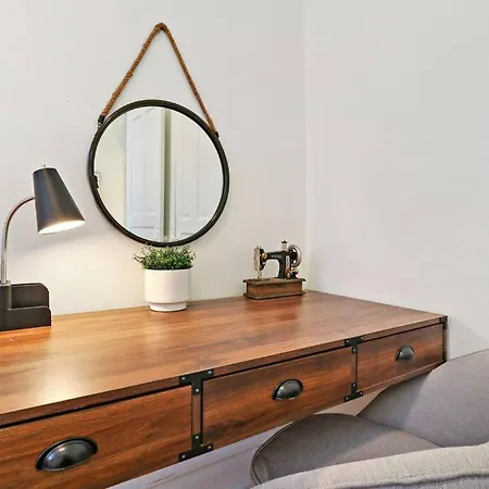 2-bedroom Cozy In Prime Location - Clark 2 Apartment *