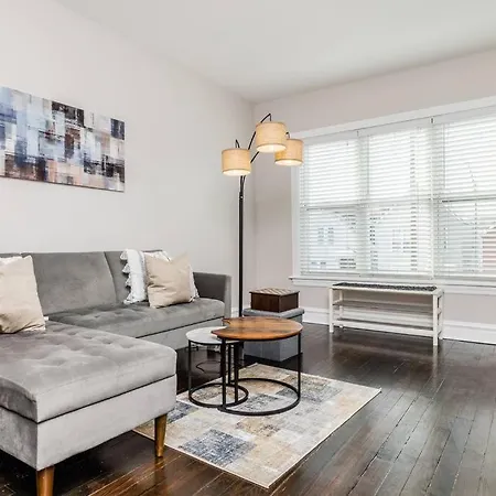 Light And Bright 3 Bedroom Duplex In Avondale, * Chicago