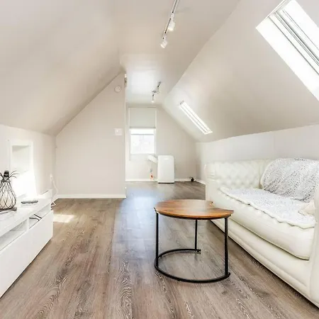 Light And Bright 3 Bedroom Duplex In Avondale, * Chicago
