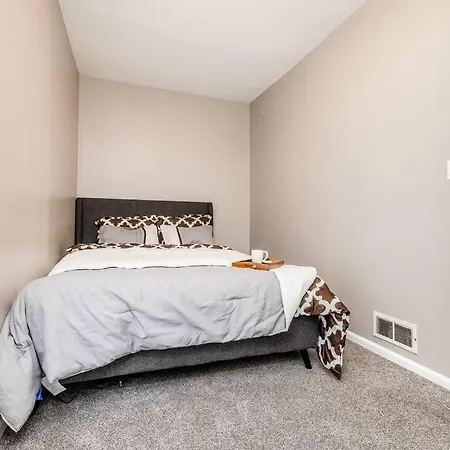 Light And Bright 3 Bedroom Duplex In Avondale, * Chicago