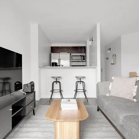 Gold Coast W Gym Lounge 1 Block From L Chi-544 Chicago