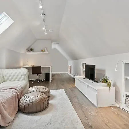 Apartment Light And Bright 3 Bedroom Duplex In Avondale,