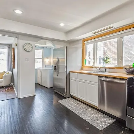 A Terrific House For A Large Group. * Chicago