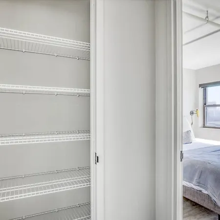 Medical District 2br W Gym Wd 1 Block To L Chi-463 Chicago