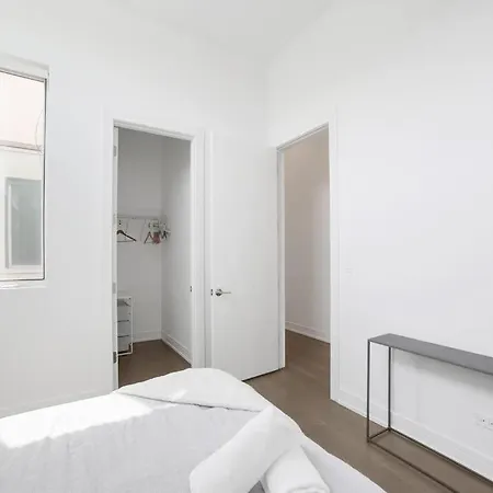4-bedroom Penthouse W/ 2 Large Balconies & Rooftop Chicago