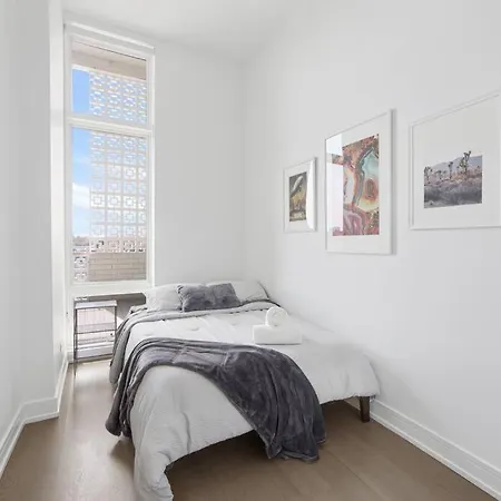 Apartment 4-bedroom Penthouse W/ 2 Large Balconies & Rooftop