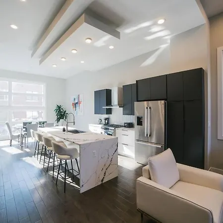 Magnificent New W/8 Beds & Free Parking * Chicago