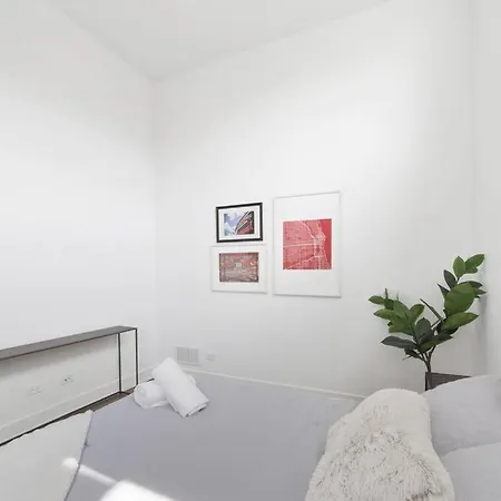 4-bedroom Penthouse W/ 2 Large Balconies & Rooftop Apartment *