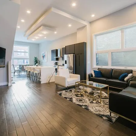 Magnificent New W/8 Beds & Free Parking * Chicago