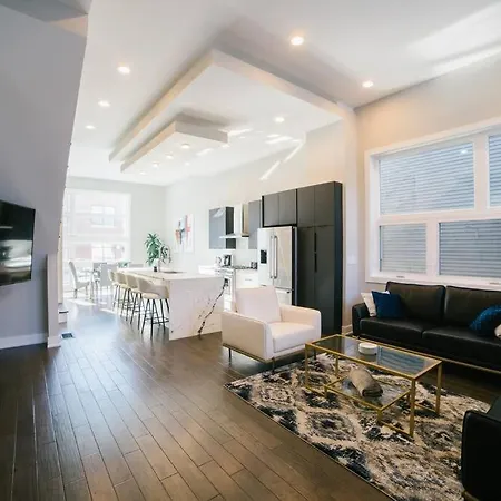 Magnificent New W/8 Beds & Free Parking Holiday home