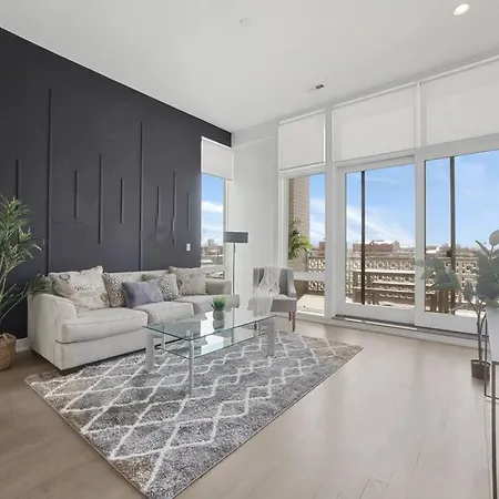4-bedroom Penthouse W/ 2 Large Balconies & Rooftop *