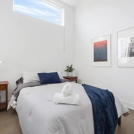 4-bedroom Penthouse W/ 2 Large Balconies & Rooftop Apartment Chicago