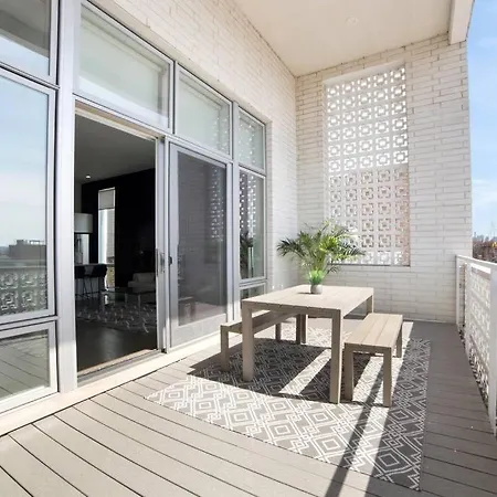 4-bedroom Penthouse W/ 2 Large Balconies & Rooftop Apartment *