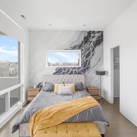 4-bedroom Penthouse W/ 2 Large Balconies & Rooftop * Chicago