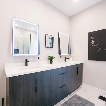 Magnificent New W/8 Beds & Free Parking