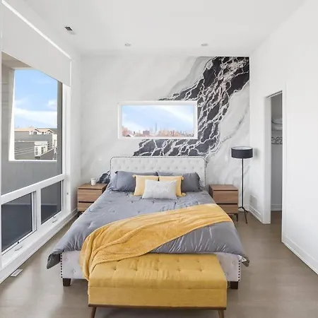 4-bedroom Penthouse W/ 2 Large Balconies & Rooftop Apartment Chicago