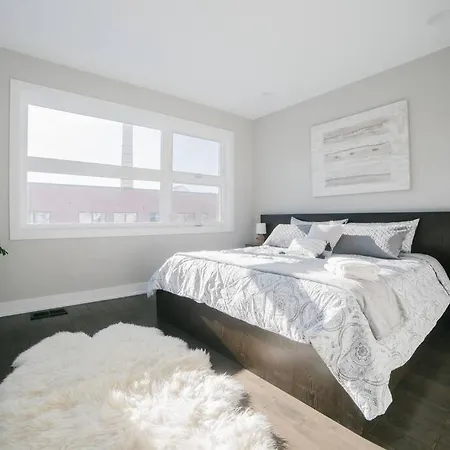Magnificent New W/8 Beds & Free Parking
