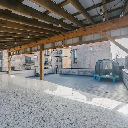 Mid-century Gem Steps From United Center Hotel 4*