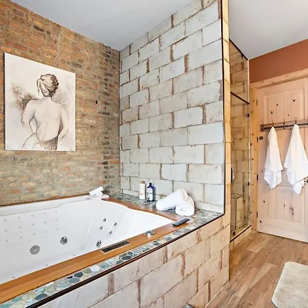 Hotel Mid-century Gem Steps From United Center 4*