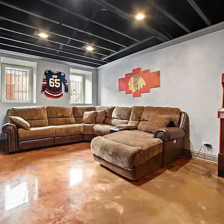Mid-century Gem Steps From United Center 4* Chicago