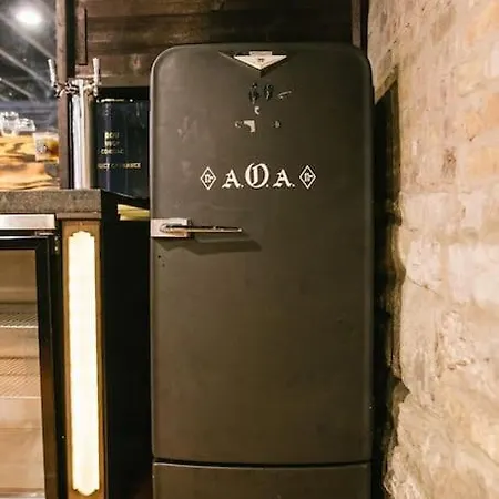 Mid-century Gem Steps From United Center 4*