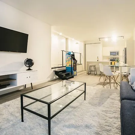 Gold Coast Luxury W/rooftop Pool & Gym Chicago