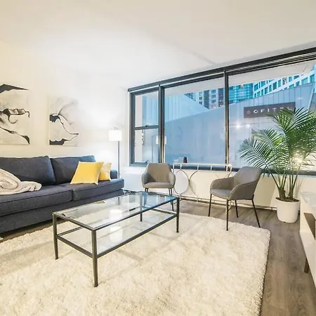 Gold Coast Luxury W/rooftop Pool & Gym Apartment *