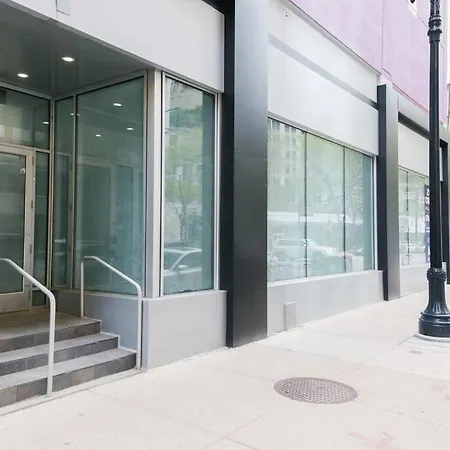 Amazing Gold Coast Apt W/ Rooftop Pool & Gym Apartment