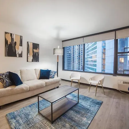 Spacious Gold Coast Rooftop Pool Apartment *