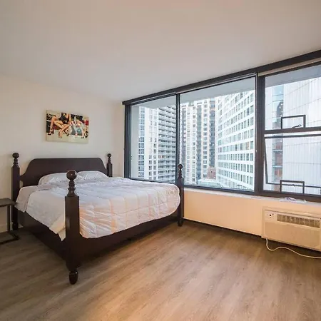 Spacious Gold Coast Rooftop Pool Apartment