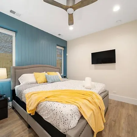 Stunning 2br/2ba W/ Balcony By United Center * Chicago