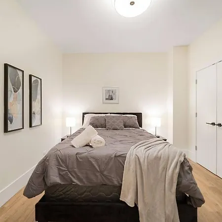 Apartment Stunning 2br/2ba W/ Balcony By United Center