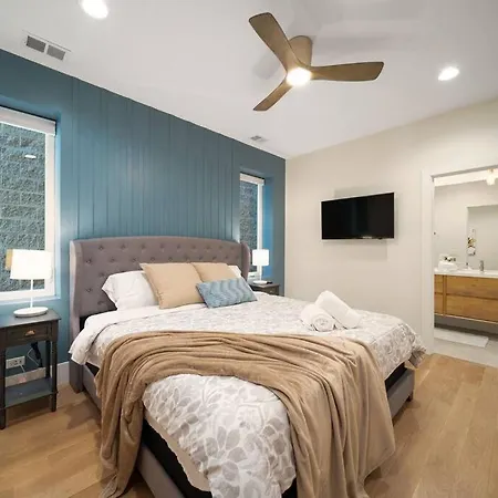 Apartment Modern Lux: Brand New 3br By Uc In