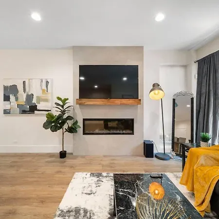 Stunning 2br/2ba W/ Balcony By United Center