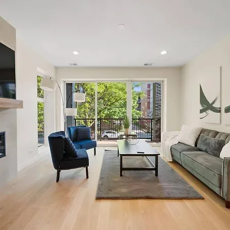 Apartment Modern Lux: Brand New 3br By Uc In Chicago
