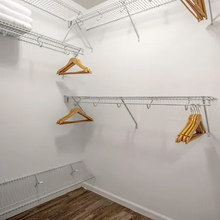 Gold Coast Studio W Gym Nr Mm Water Tower Chi-135 *
