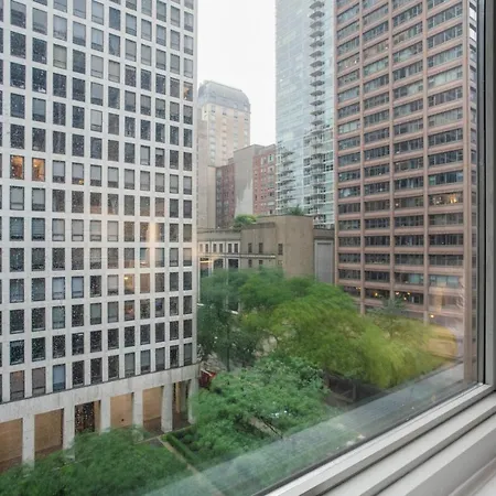 Gold Coast Studio W Gym Nr Mm Water Tower Chi-135 * Chicago
